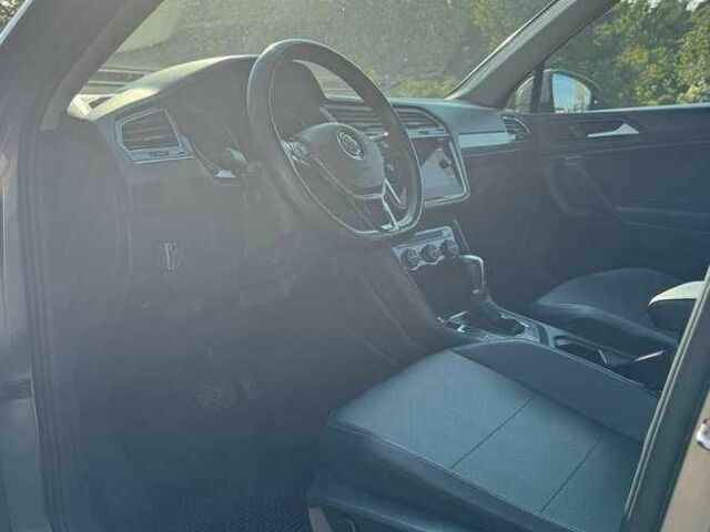 Сірий Фольксваген Тігуан, об'ємом двигуна 2 л та пробігом 103 тис. км за 13000 $, фото 5 на Automoto.ua