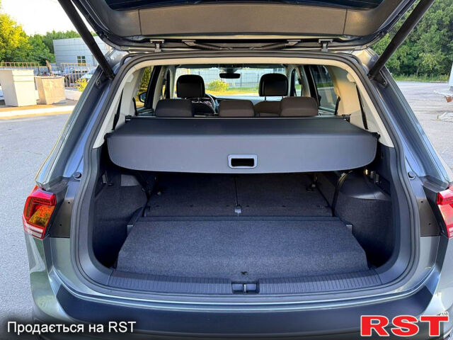 Серый Фольксваген Тигуан, объемом двигателя 2 л и пробегом 237 тыс. км за 28950 $, фото 9 на Automoto.ua