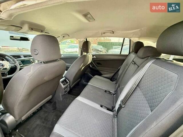 Серый Фольксваген Тигуан, объемом двигателя 2 л и пробегом 91 тыс. км за 11300 $, фото 27 на Automoto.ua