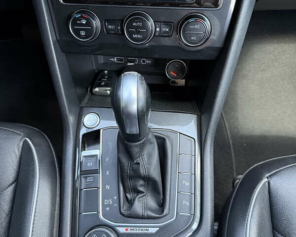 Сірий Фольксваген Тігуан, об'ємом двигуна 1.97 л та пробігом 259 тис. км за 25200 $, фото 10 на Automoto.ua