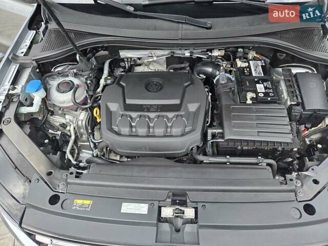 Сірий Фольксваген Тігуан, об'ємом двигуна 1.98 л та пробігом 68 тис. км за 19000 $, фото 4 на Automoto.ua