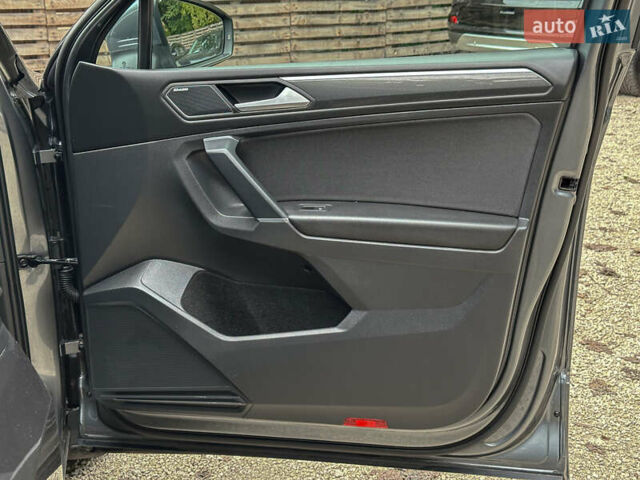 Сірий Фольксваген Тігуан, об'ємом двигуна 1.98 л та пробігом 230 тис. км за 27700 $, фото 129 на Automoto.ua