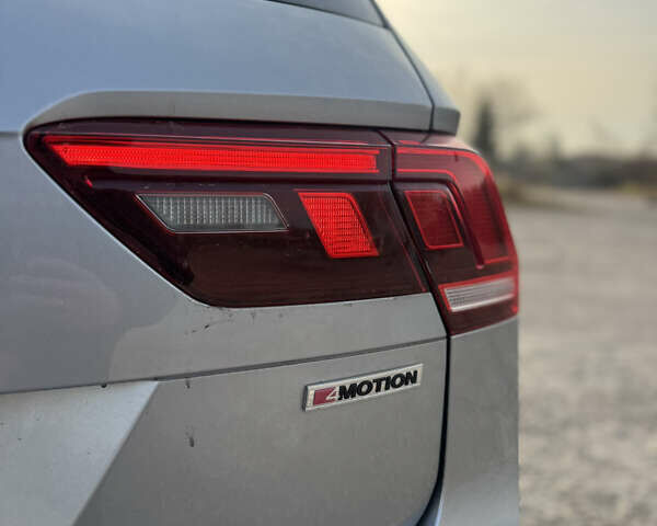 Серый Фольксваген Тигуан, объемом двигателя 1.98 л и пробегом 110 тыс. км за 17900 $, фото 43 на Automoto.ua