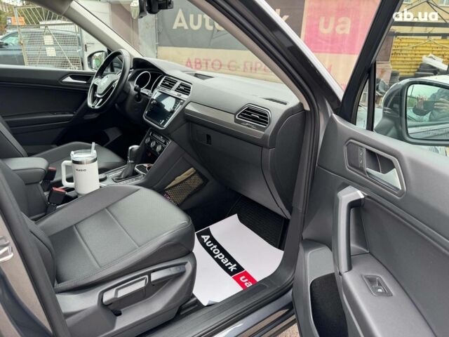 Серый Фольксваген Тигуан, объемом двигателя 2 л и пробегом 80 тыс. км за 20690 $, фото 16 на Automoto.ua