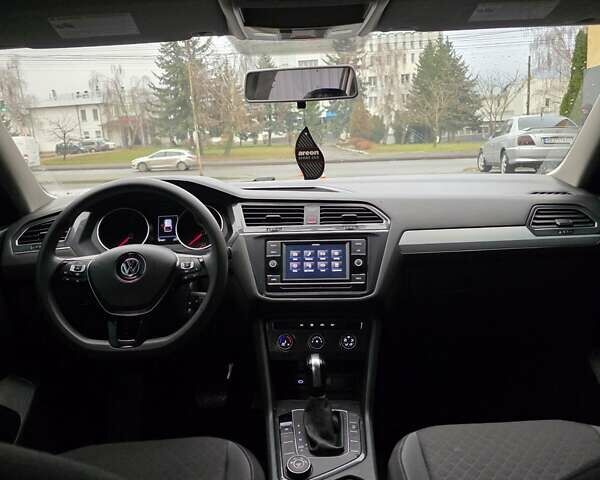 Серый Фольксваген Тигуан, объемом двигателя 2 л и пробегом 186 тыс. км за 14849 $, фото 31 на Automoto.ua