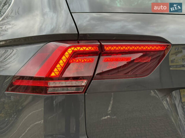 Серый Фольксваген Тигуан, объемом двигателя 2 л и пробегом 143 тыс. км за 29500 $, фото 11 на Automoto.ua