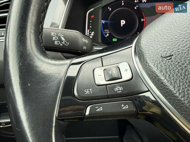 Серый Фольксваген Тигуан, объемом двигателя 2 л и пробегом 241 тыс. км за 26999 $, фото 86 на Automoto.ua