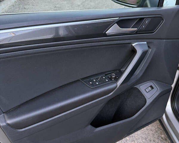 Сірий Фольксваген Тігуан, об'ємом двигуна 1.97 л та пробігом 92 тис. км за 28500 $, фото 15 на Automoto.ua