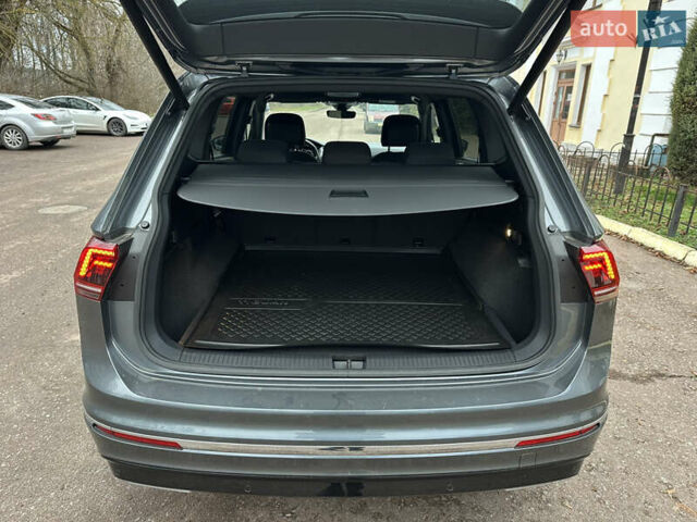 Серый Фольксваген Тигуан, объемом двигателя 1.97 л и пробегом 230 тыс. км за 27100 $, фото 27 на Automoto.ua