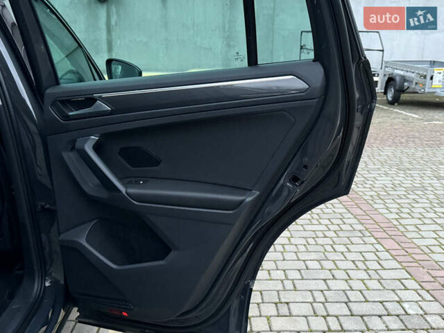 Серый Фольксваген Тигуан, объемом двигателя 2 л и пробегом 143 тыс. км за 29500 $, фото 70 на Automoto.ua