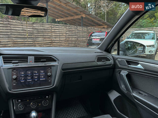 Сірий Фольксваген Тігуан, об'ємом двигуна 1.98 л та пробігом 230 тис. км за 27700 $, фото 108 на Automoto.ua