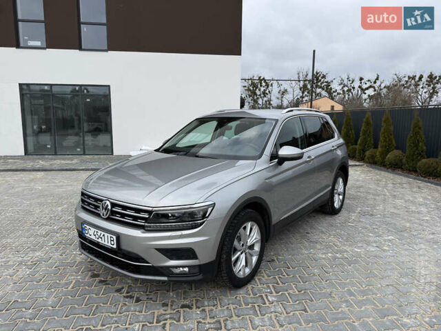 Серый Фольксваген Тигуан, объемом двигателя 2 л и пробегом 87 тыс. км за 23900 $, фото 4 на Automoto.ua