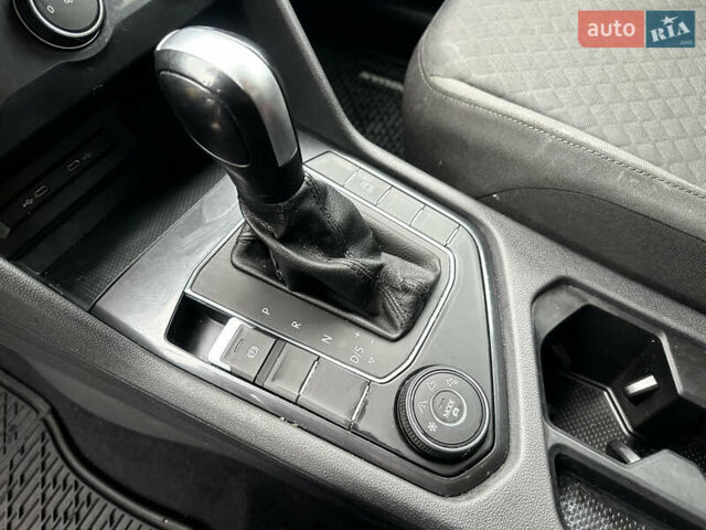 Серый Фольксваген Тигуан, объемом двигателя 2 л и пробегом 208 тыс. км за 12999 $, фото 8 на Automoto.ua