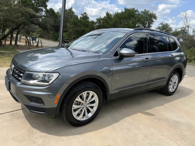 Серый Фольксваген Тигуан, объемом двигателя 2 л и пробегом 38 тыс. км за 10400 $, фото 2 на Automoto.ua