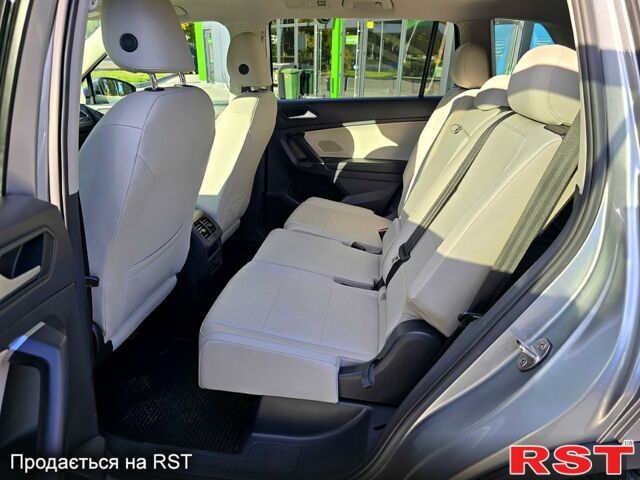 Сірий Фольксваген Тігуан, об'ємом двигуна 2 л та пробігом 147 тис. км за 21950 $, фото 11 на Automoto.ua