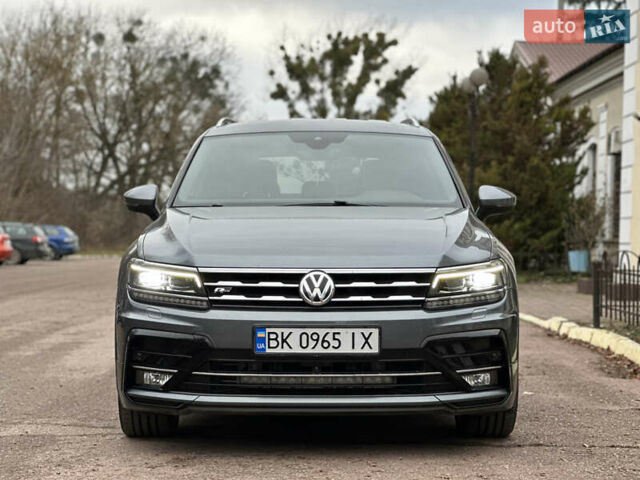 Серый Фольксваген Тигуан, объемом двигателя 1.97 л и пробегом 230 тыс. км за 27100 $, фото 2 на Automoto.ua