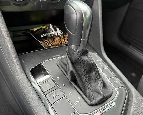 Серый Фольксваген Тигуан, объемом двигателя 2 л и пробегом 87 тыс. км за 23900 $, фото 67 на Automoto.ua