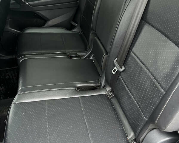 Сірий Фольксваген Тігуан, об'ємом двигуна 2 л та пробігом 176 тис. км за 13500 $, фото 12 на Automoto.ua