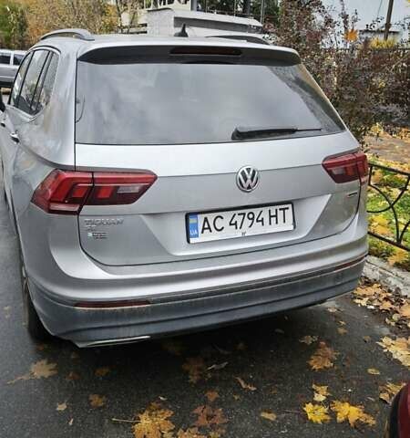 Серый Фольксваген Тигуан, объемом двигателя 1.98 л и пробегом 99 тыс. км за 20800 $, фото 3 на Automoto.ua