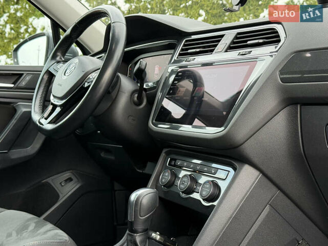 Серый Фольксваген Тигуан, объемом двигателя 2 л и пробегом 241 тыс. км за 26999 $, фото 52 на Automoto.ua