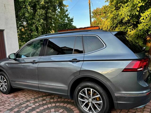 Серый Фольксваген Тигуан, объемом двигателя 2 л и пробегом 96 тыс. км за 10000 $, фото 2 на Automoto.ua