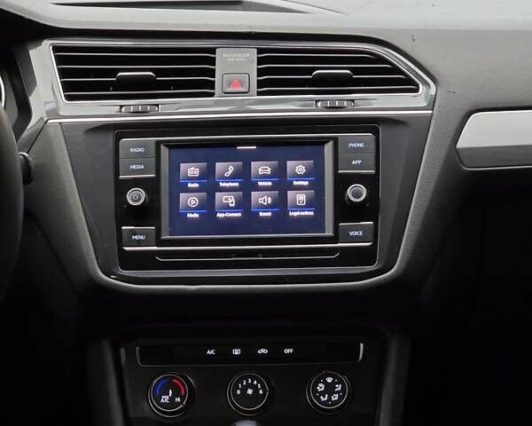 Серый Фольксваген Тигуан, объемом двигателя 2 л и пробегом 186 тыс. км за 14849 $, фото 32 на Automoto.ua