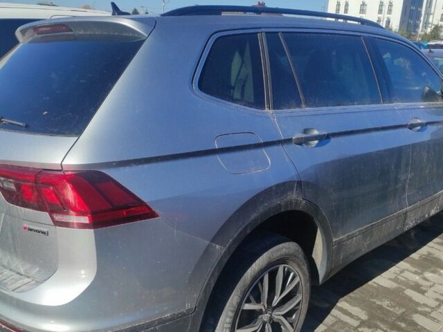 Сірий Фольксваген Тігуан, об'ємом двигуна 2 л та пробігом 108 тис. км за 8400 $, фото 3 на Automoto.ua