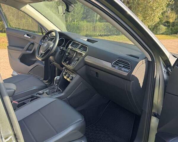 Серый Фольксваген Тигуан, объемом двигателя 1.98 л и пробегом 136 тыс. км за 17250 $, фото 21 на Automoto.ua