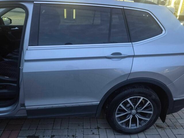 Серый Фольксваген Тигуан, объемом двигателя 2 л и пробегом 73 тыс. км за 21000 $, фото 7 на Automoto.ua