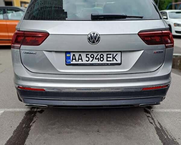 Сірий Фольксваген Тігуан, об'ємом двигуна 2 л та пробігом 77 тис. км за 30900 $, фото 1 на Automoto.ua