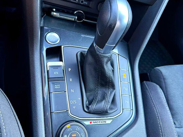 Серый Фольксваген Тигуан, объемом двигателя 2 л и пробегом 237 тыс. км за 28950 $, фото 5 на Automoto.ua