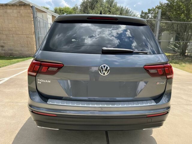 Серый Фольксваген Тигуан, объемом двигателя 2 л и пробегом 38 тыс. км за 10400 $, фото 5 на Automoto.ua