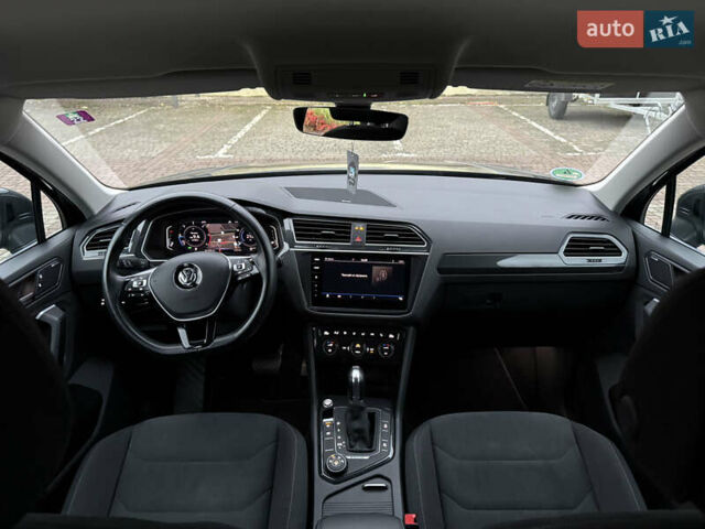Серый Фольксваген Тигуан, объемом двигателя 2 л и пробегом 143 тыс. км за 29500 $, фото 27 на Automoto.ua