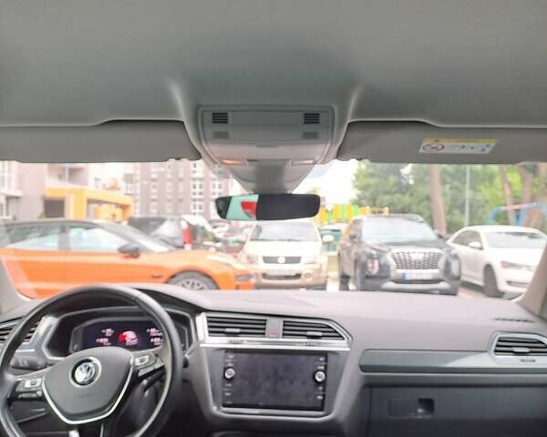 Сірий Фольксваген Тігуан, об'ємом двигуна 2 л та пробігом 77 тис. км за 30900 $, фото 7 на Automoto.ua