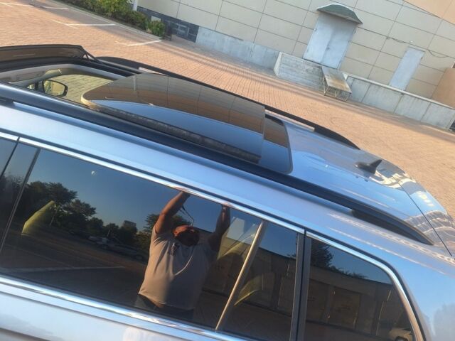 Серый Фольксваген Тигуан, объемом двигателя 2 л и пробегом 111 тыс. км за 18650 $, фото 1 на Automoto.ua