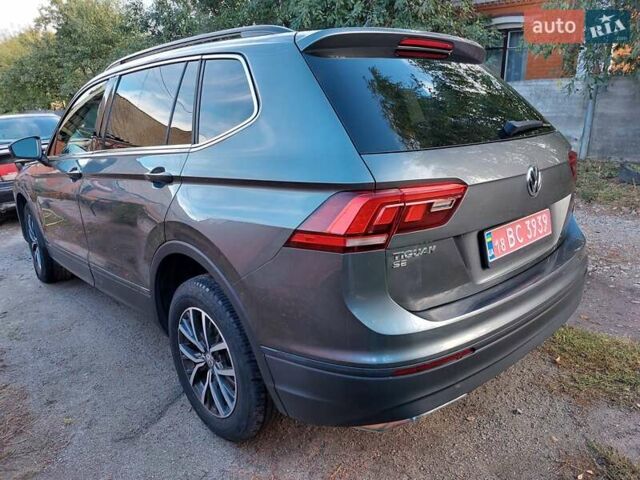 Сірий Фольксваген Тігуан, об'ємом двигуна 0 л та пробігом 251 тис. км за 17000 $, фото 5 на Automoto.ua