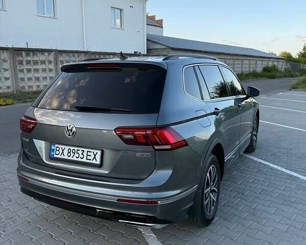 Серый Фольксваген Тигуан, объемом двигателя 1.98 л и пробегом 125 тыс. км за 24200 $, фото 3 на Automoto.ua