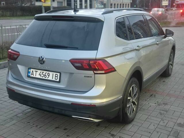 Серый Фольксваген Тигуан, объемом двигателя 2 л и пробегом 73 тыс. км за 21000 $, фото 5 на Automoto.ua