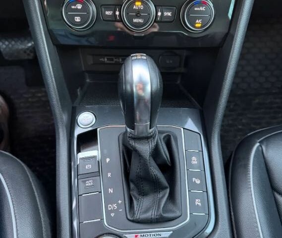 Серый Фольксваген Тигуан, объемом двигателя 2 л и пробегом 74 тыс. км за 17900 $, фото 7 на Automoto.ua