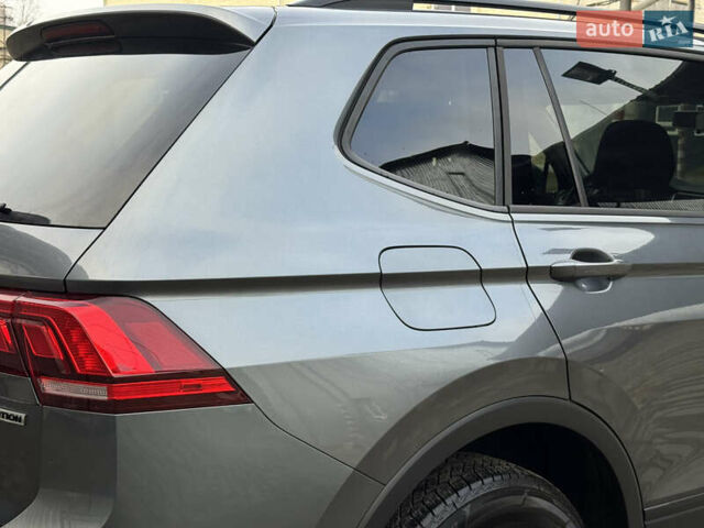 Серый Фольксваген Тигуан, объемом двигателя 2 л и пробегом 190 тыс. км за 15950 $, фото 34 на Automoto.ua