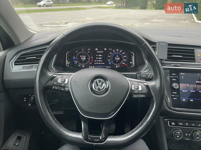 Серый Фольксваген Тигуан, объемом двигателя 1.97 л и пробегом 195 тыс. км за 28000 $, фото 14 на Automoto.ua
