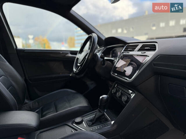 Серый Фольксваген Тигуан, объемом двигателя 2 л и пробегом 295 тыс. км за 25900 $, фото 10 на Automoto.ua