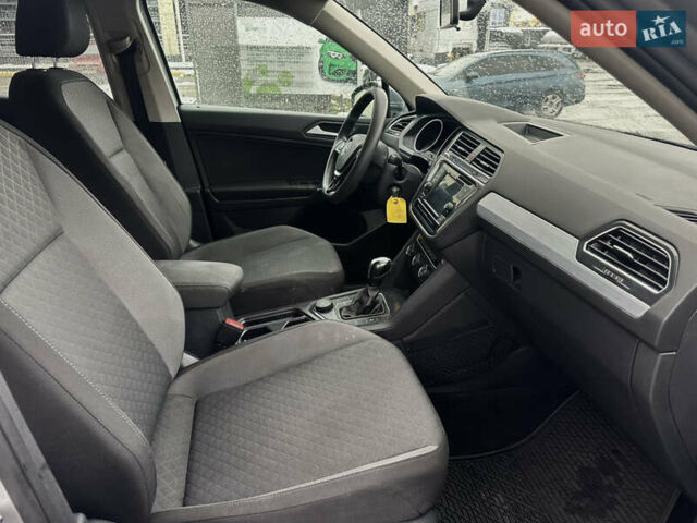 Серый Фольксваген Тигуан, объемом двигателя 2 л и пробегом 208 тыс. км за 12999 $, фото 18 на Automoto.ua