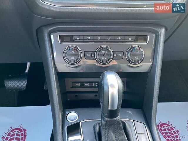 Сірий Фольксваген Тігуан, об'ємом двигуна 1.98 л та пробігом 154 тис. км за 18500 $, фото 21 на Automoto.ua