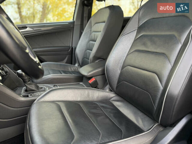 Серый Фольксваген Тигуан, объемом двигателя 2 л и пробегом 295 тыс. км за 25900 $, фото 12 на Automoto.ua