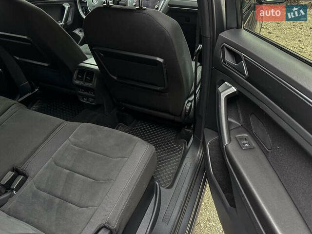 Сірий Фольксваген Тігуан, об'ємом двигуна 1.98 л та пробігом 230 тис. км за 27700 $, фото 124 на Automoto.ua