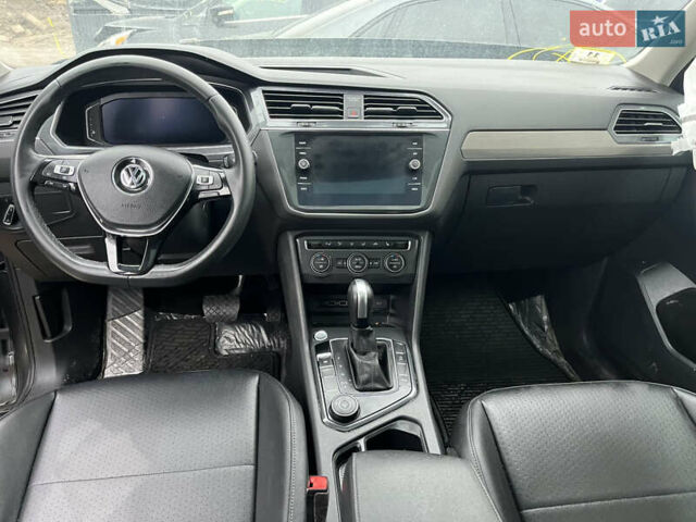 Сірий Фольксваген Тігуан, об'ємом двигуна 2 л та пробігом 176 тис. км за 13500 $, фото 9 на Automoto.ua