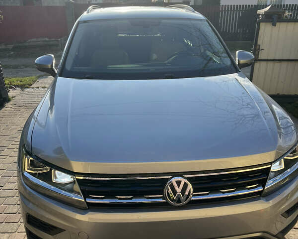 Серый Фольксваген Тигуан, объемом двигателя 1.98 л и пробегом 110 тыс. км за 17500 $, фото 2 на Automoto.ua