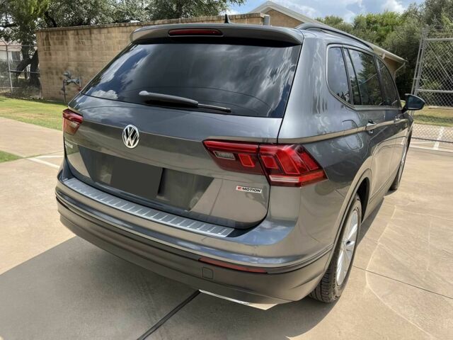 Серый Фольксваген Тигуан, объемом двигателя 2 л и пробегом 38 тыс. км за 10400 $, фото 4 на Automoto.ua