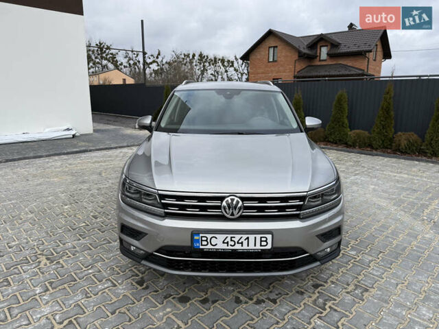 Серый Фольксваген Тигуан, объемом двигателя 2 л и пробегом 87 тыс. км за 23900 $, фото 1 на Automoto.ua